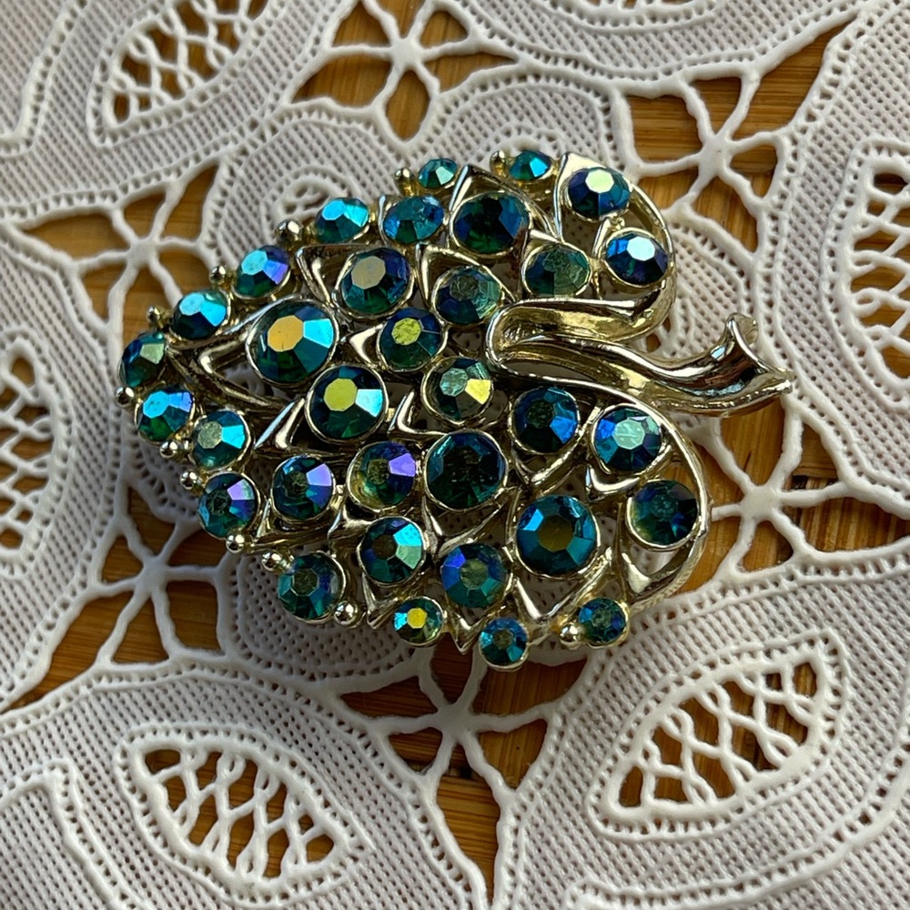 Beautiful vintage sparkly aurora borealis brooch with adjustable pin back - Picture 1 of 9